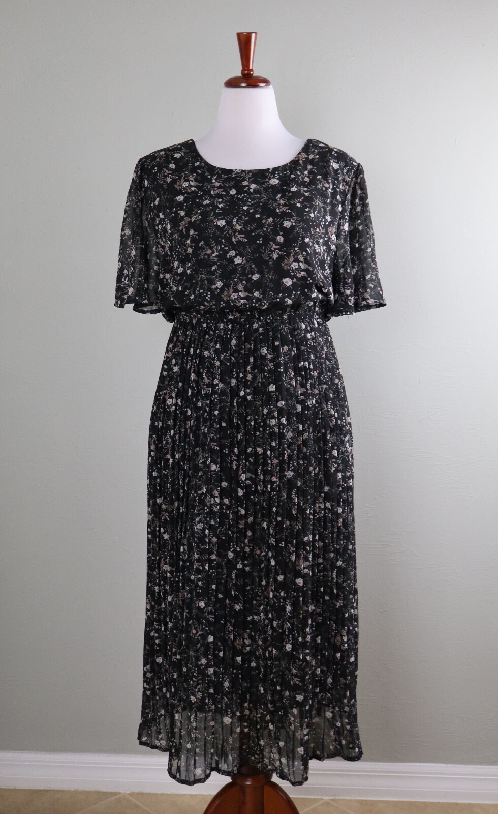 BALTIC BORN NWT $79 Belfast Black Floral Lined Pleated Midi Dress Size 1XL