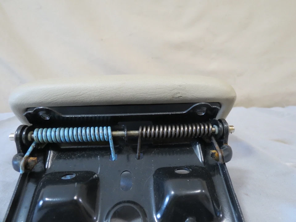 ✅ 2000 01 02 03 04 00 Toyota Avalon Arm Elbow Pad Rest Armrest Cushion TAN  OEM — 第 3/4 张图片