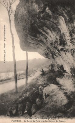 Poiteirs La Route De Paris Sous Les Rochers Du Porteau France Vintage Postcard