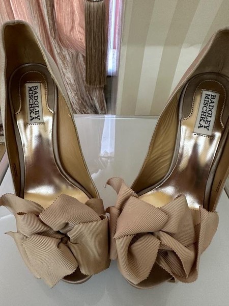 Women Badgley Mischka Heels Beige Satin 37.5