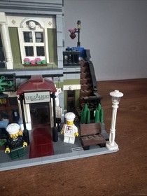 LEGO Creator Expert Parisian Restaurant 10243 Modular Buildings Set Minifigures