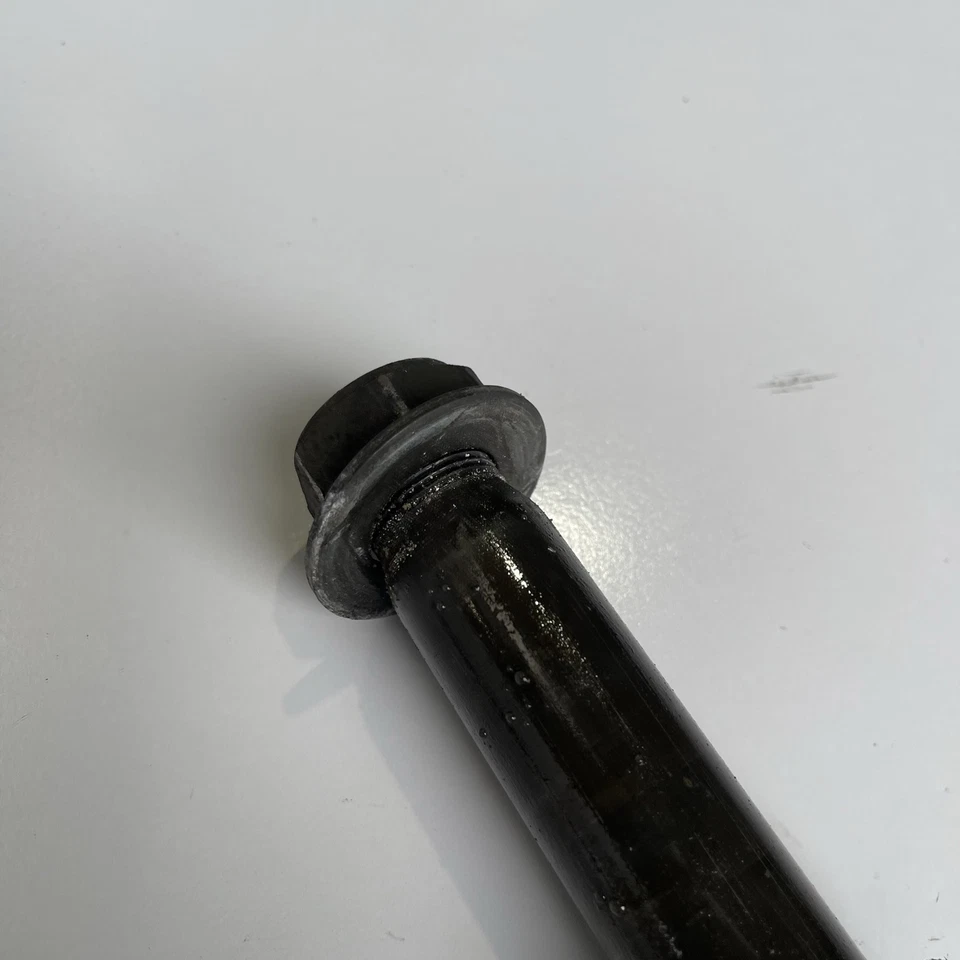 Yamaha FZ6N FZ6 2005 eje trasero perno con espaciadores Foto 4 de 4