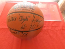 SIGNED HALL OF FAME N.Y. KNICKS 1973 BASKETBALL, CLYDE,MONROE,HOLTZMAN,BARNETT !