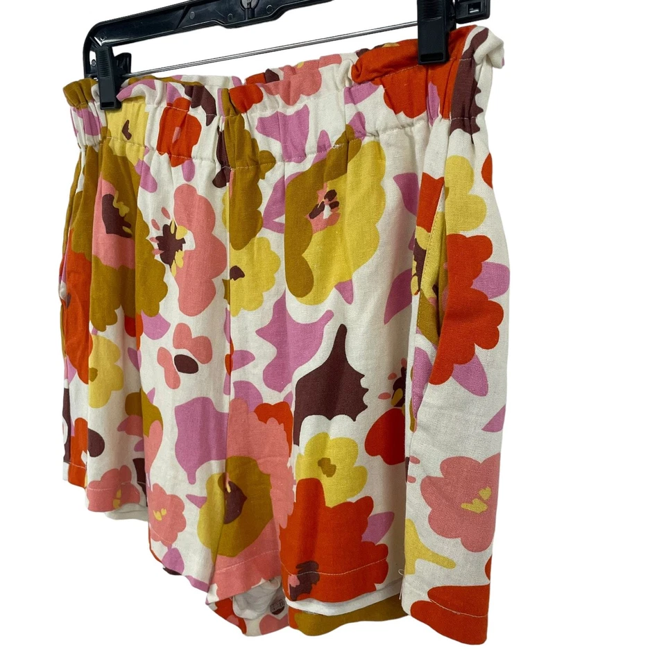 Pantalones cortos exuberantes de mezcla de lino forrados con estampado floral retro para mujer pequeños Foto 3 de 4