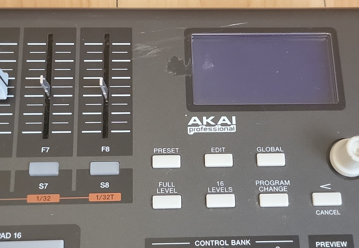 Akai Professional MPD32 USB/Midi MPC Pad Controller for sale