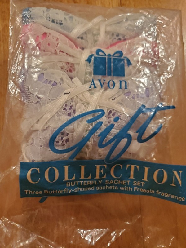 Vtg Avon Gift Collection Butterfly  Sachet Set W/freesia Fragrance New 90s 