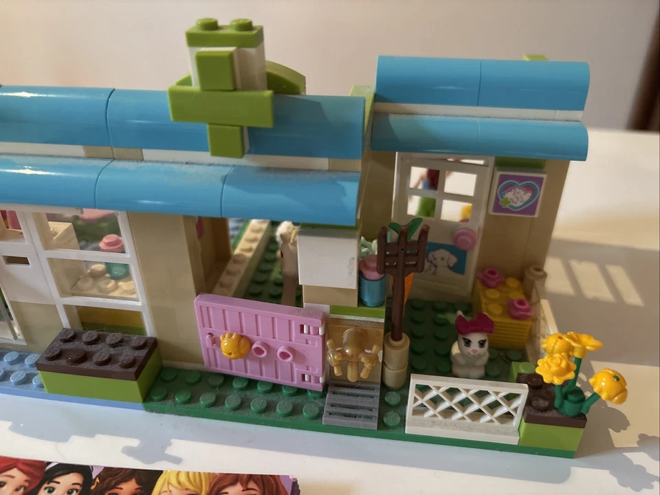 Juego de clínica veterinaria Lego Friends Heartlake Foto 3 de 4