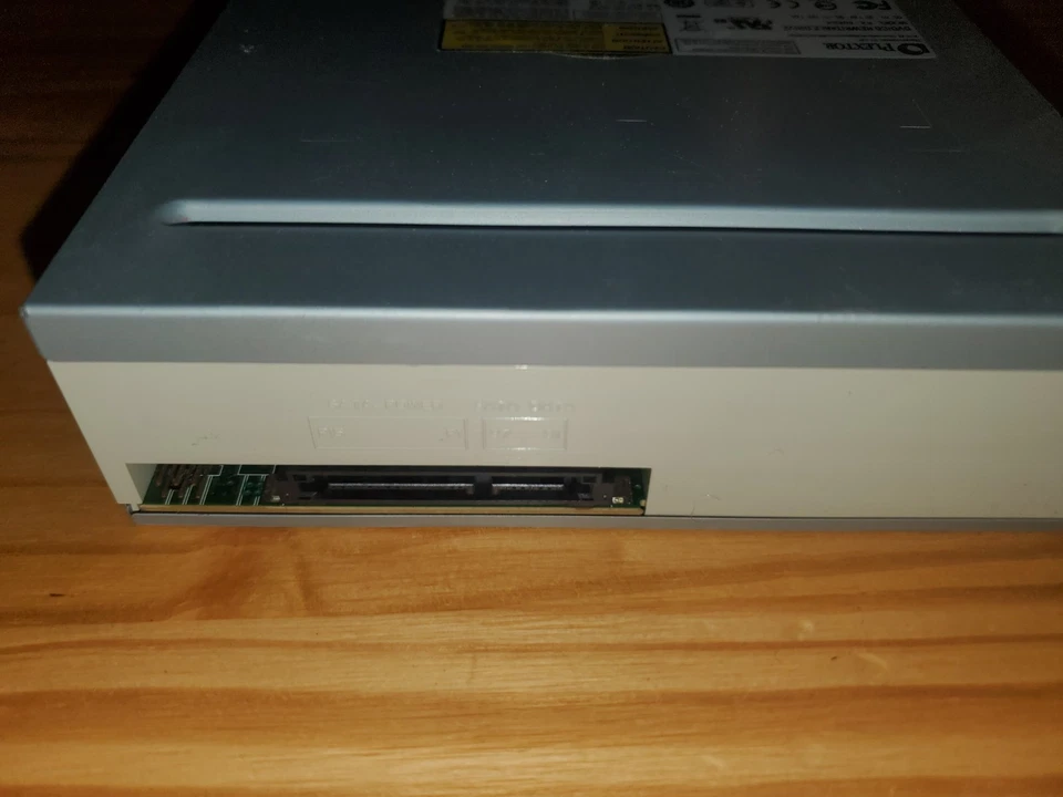 Plextor PX-806SA 20x ATA 2Mb Cache 5.25-Inch Internal Black DVD±RW Multi Drive - Image 2 of 3