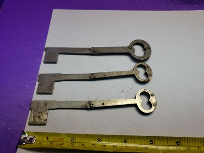 3  RARE SKELETON KEYS ASSORTED UNBRANDED UNMARKED VINTAGE ANTIQUE  LOT AS IS 