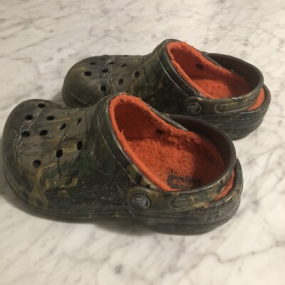 Crocs Camo Kids Clogs Size J2/J4 Color Green Camo Fabric  display picture 1
