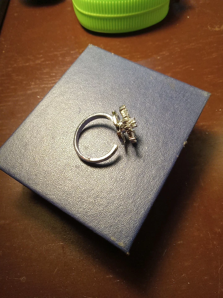 Anel giratório tom prata, tamanho 8,5 ajustável. - Imagem 4 de 4