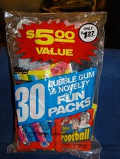 (1) SEALED 1982 TOPPS FOOTBALL CARDS, STICKERS, ASSORTED SUBJECTS FUN PACKS BAG