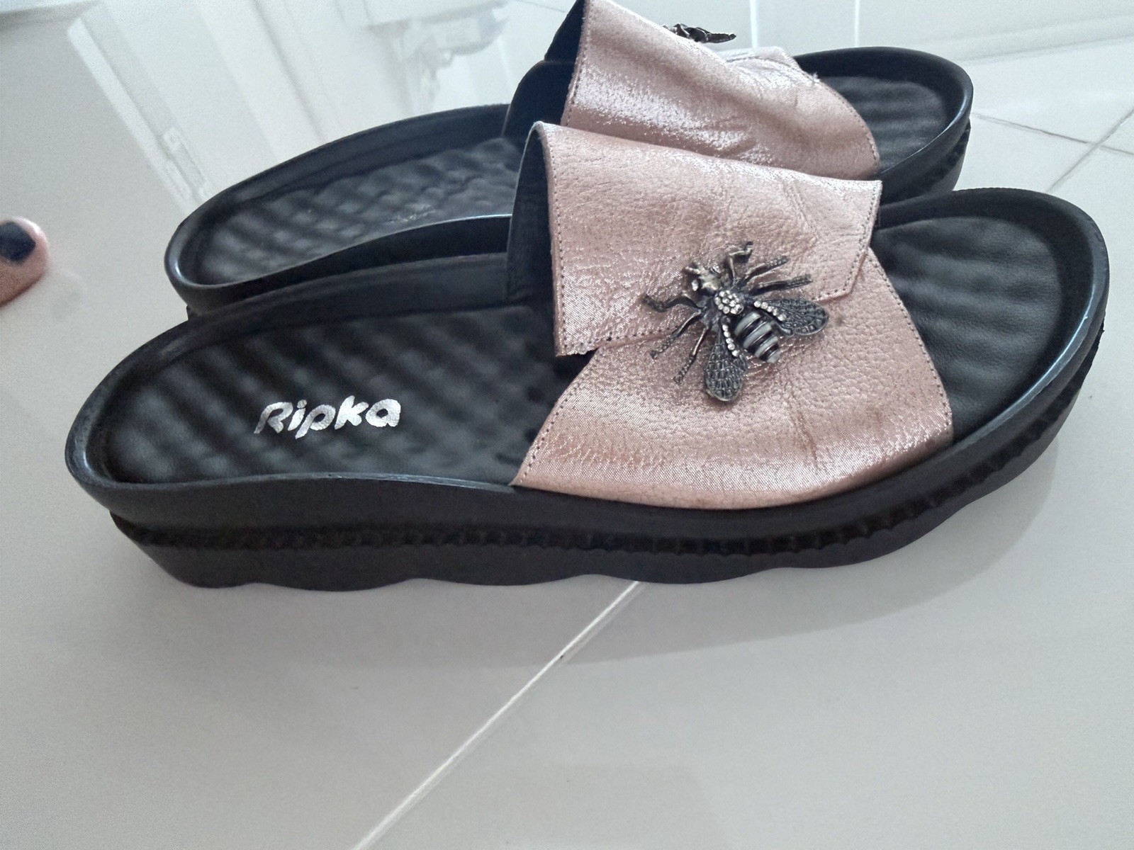 Ripka Women’s Black Pink Leather Slide Sandals Bee Beaded Slip On US 9.5