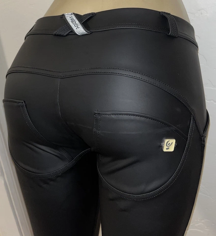 Pantalones Freddy WR.UP Wrup negros de imitación de cuero tiro medio doble botón 7/8 nuevos sin etiquetas-6 medianos Foto 3 de 4