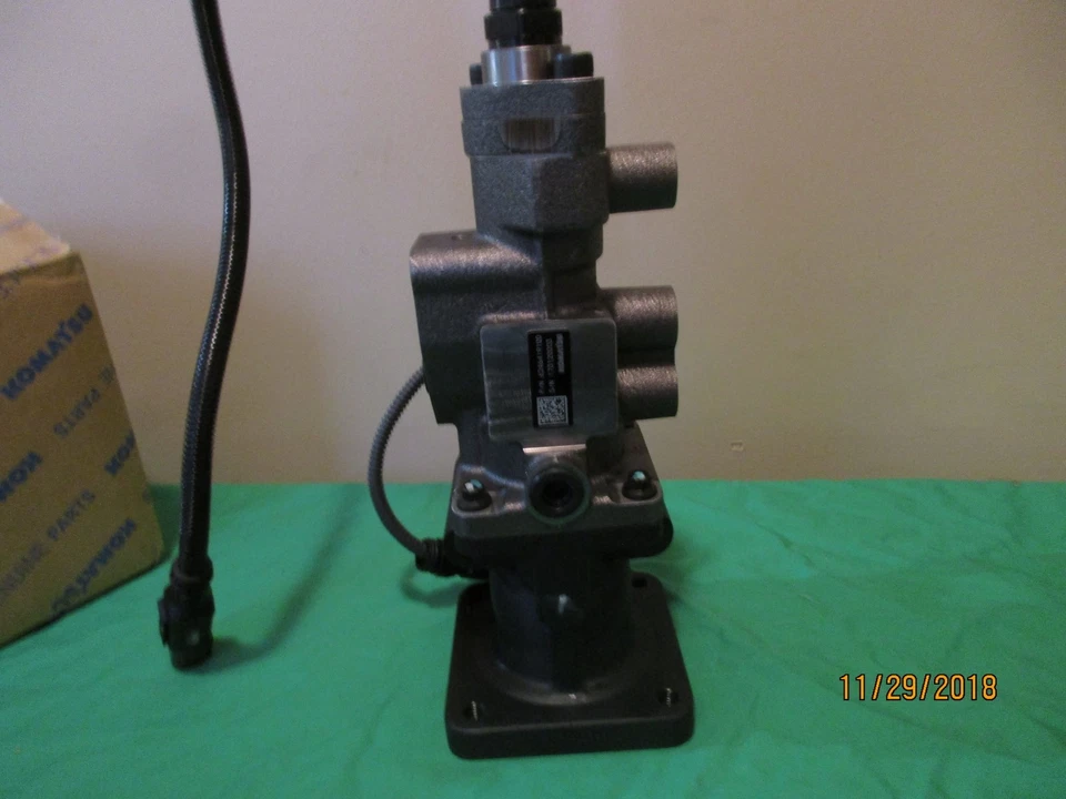 NEW GENUINE KOMATSU VALVE ASSEMBLY 6246-41-9100 (6246419100) - Image 4 of 4
