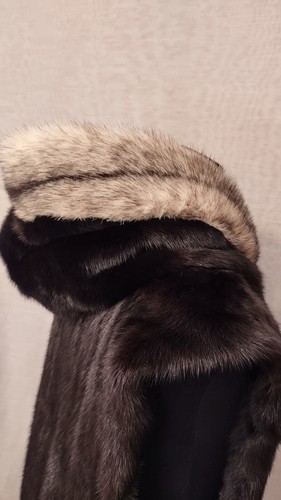 MEN`S BLACK AND CROSS MINK VEST WITH HOOD - Picture 4 of 6