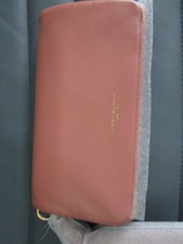 beau wristlet