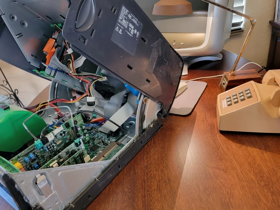 Dell Dimension CLAMSHELLL 8200 MT Intel Pentium Y2K Era Desktop PC No HDD/OS - Image 2 of 4