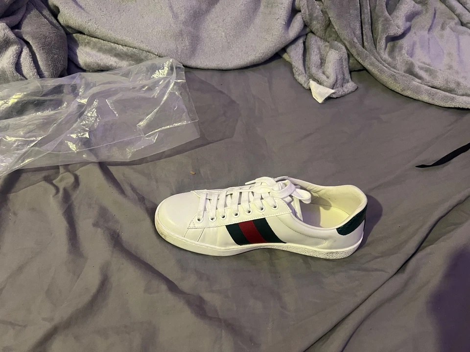 Gucci Shoes men size 9 perfect condition bought in Rome Italy price negotiable  - image 4 of 4