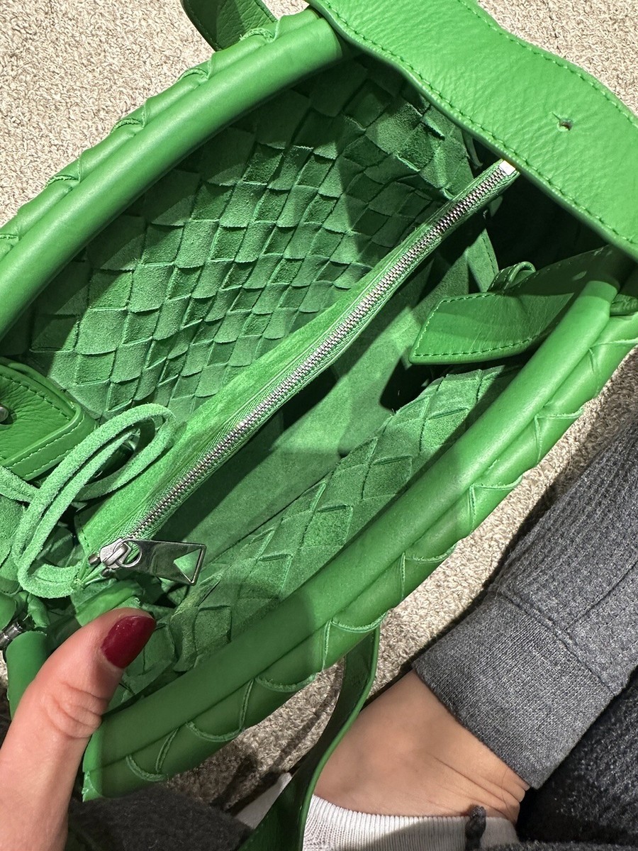 BNWT Bottega Veneta Parakeet Green Clutch Crossbody | eBay BNWT Bottega Veneta Parakeet Green Clutch Crossbody | eBay