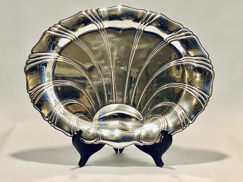 Maravillosa bandeja plateada vintage de vieiras Neptunes Rogers Bros con patas Foto 4 de 4