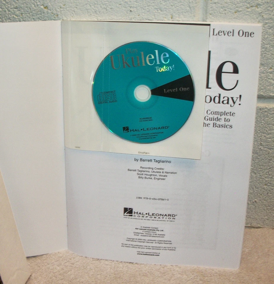 Ukelele Play Today 21" Principiante Kit de Autoenseñanza con Juego de 2 DVD Hal Leonard NUEVO Foto 3 de 4