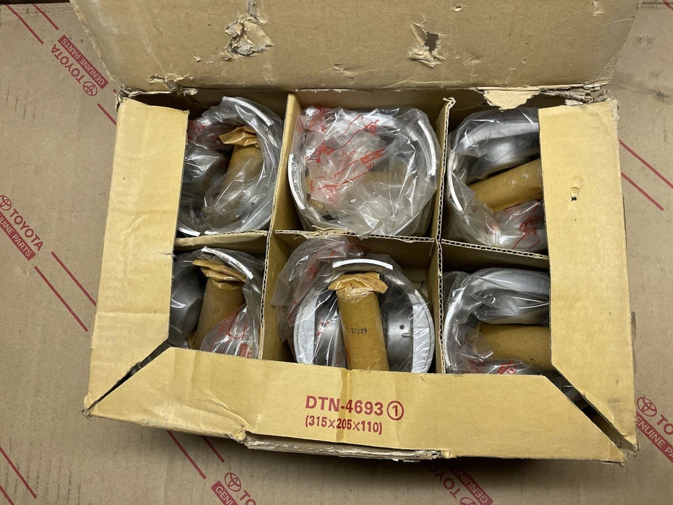 FJ40 FJ45 FJ43 FJ60 OEM NOS Piston Set - Image 4 of 4