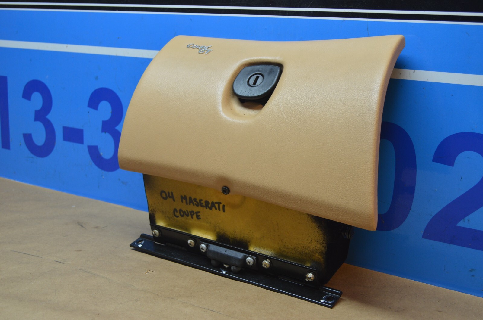 2004 M138 MASERATI GT COUPE PASSENGER SIDE DASH BOARD GLOVE BOX ASSEMBLY