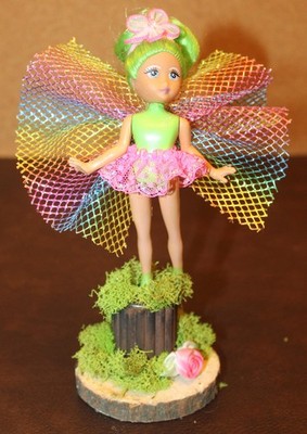 BARBIE 2004 FAIRYTOPIA PETAL PIXIES FAIRY ON STAND  GREEN HAIR MATTEL TOYS