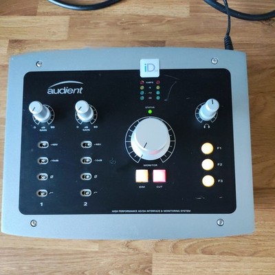 Audient iD22 High Performing AC/DA Interface & Monitoring System