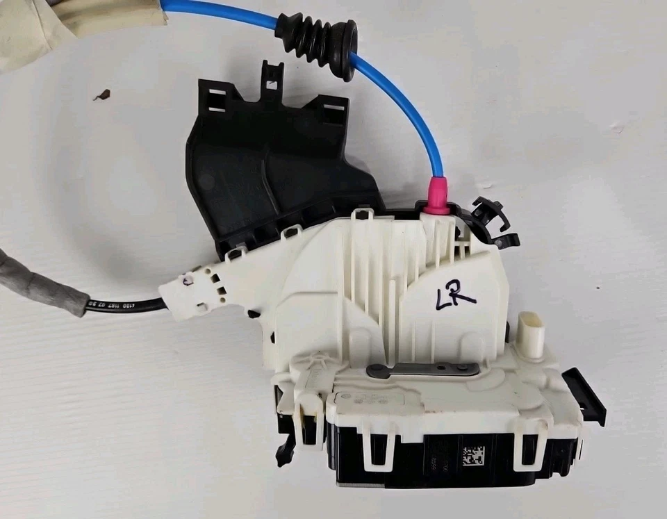 Actuador de cierre de puerta lado conductor trasero izquierdo mercedes w117 cla250 14-19 Foto 2 de 3
