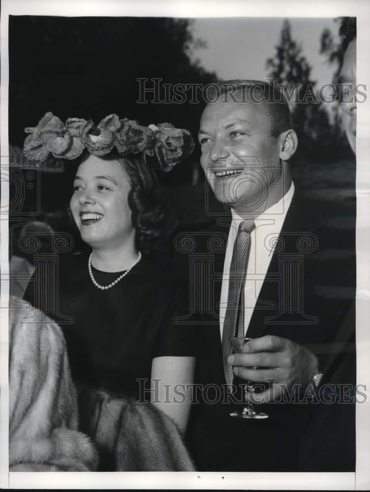 1955 Press Photo Actor Aldo Ray and wife, Jeff, welcome Noel Coward to  Hollywood
