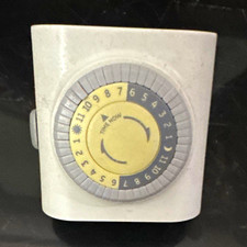 Basic Timer 544068 Mechanical Wall Plug-In Co...
