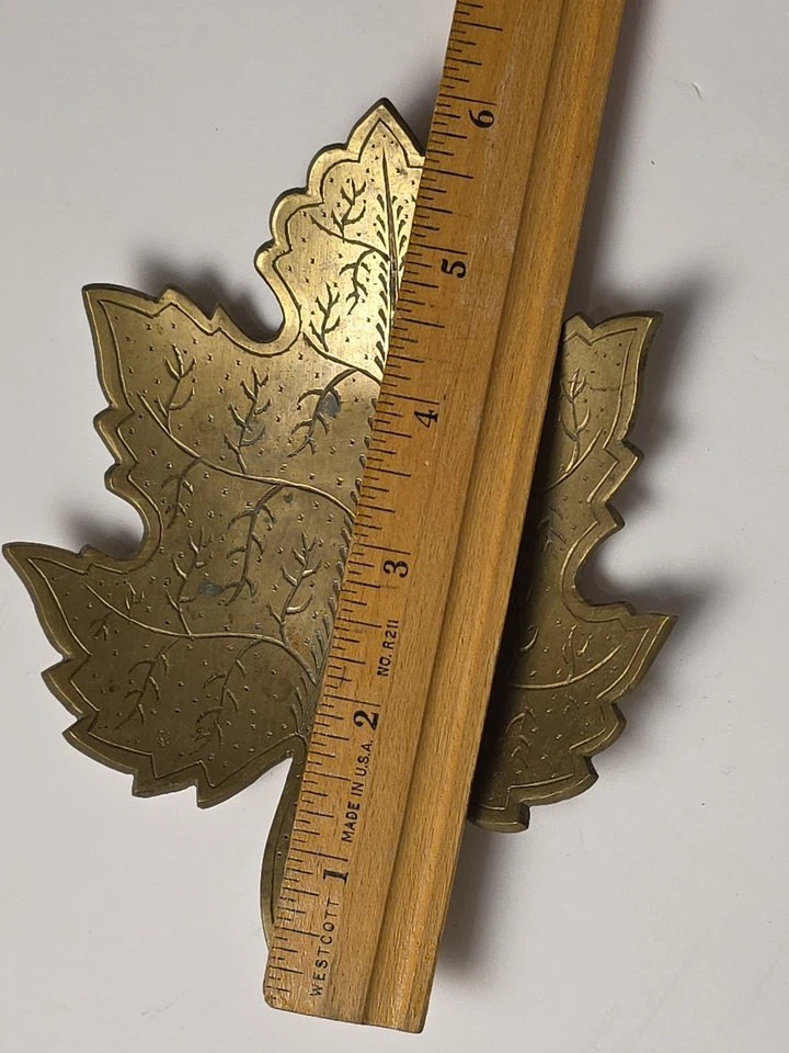 Bandeja de joyería de arce grabada vintage de latón hoja baratija boho decoración de mediados de siglo Foto 3 de 4