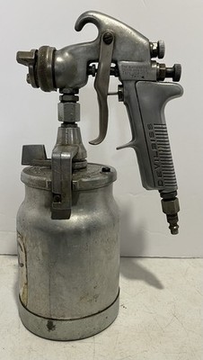 DeVilbiss Type JGA-502 Paint Spray Gun  w/ 30 Nozzle & Canister Used