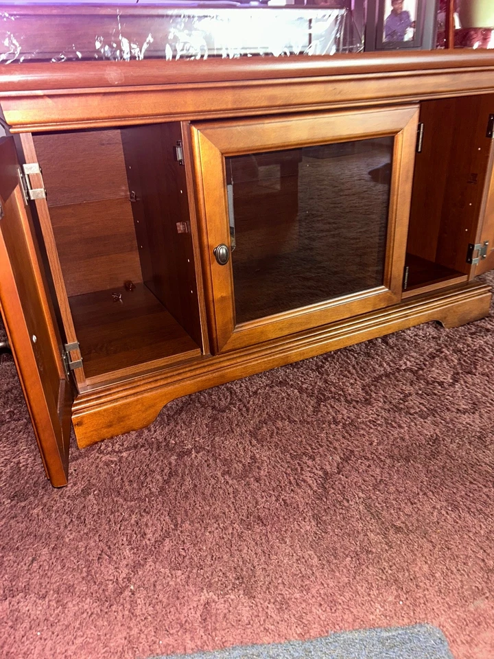 Porta de vidro marrom madeira usada suporte de TV altura é de 2 pés por 3 pés polegadas - Imagem 2 de 4