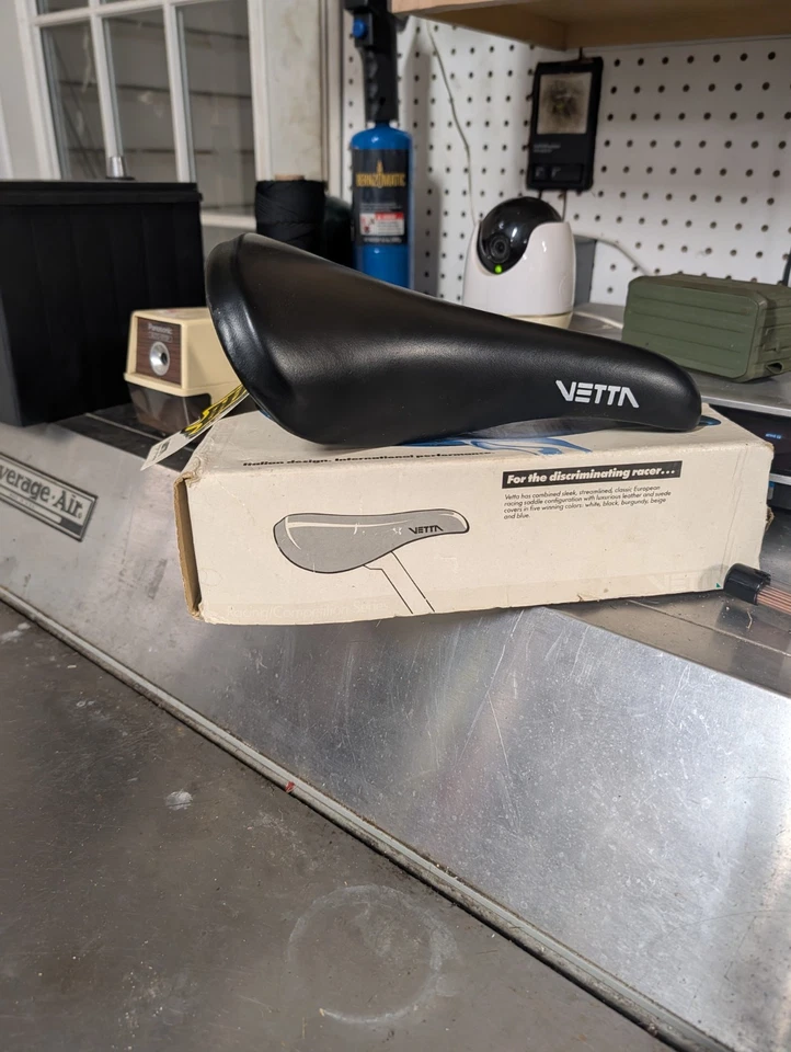 Vintage  Vetta F Moser road bike bicycle seat saddle Italian flag  NOS - Image 2 of 4