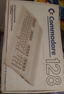 Commodore 128 8-bit classic-computer (+ Netzteil / TV Kabel) in OVP works 329046