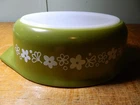 Vintage Pyrex Spring Blossom/Crazy Daisy 1.5 Qt # 043 Oval Casserole  no lid