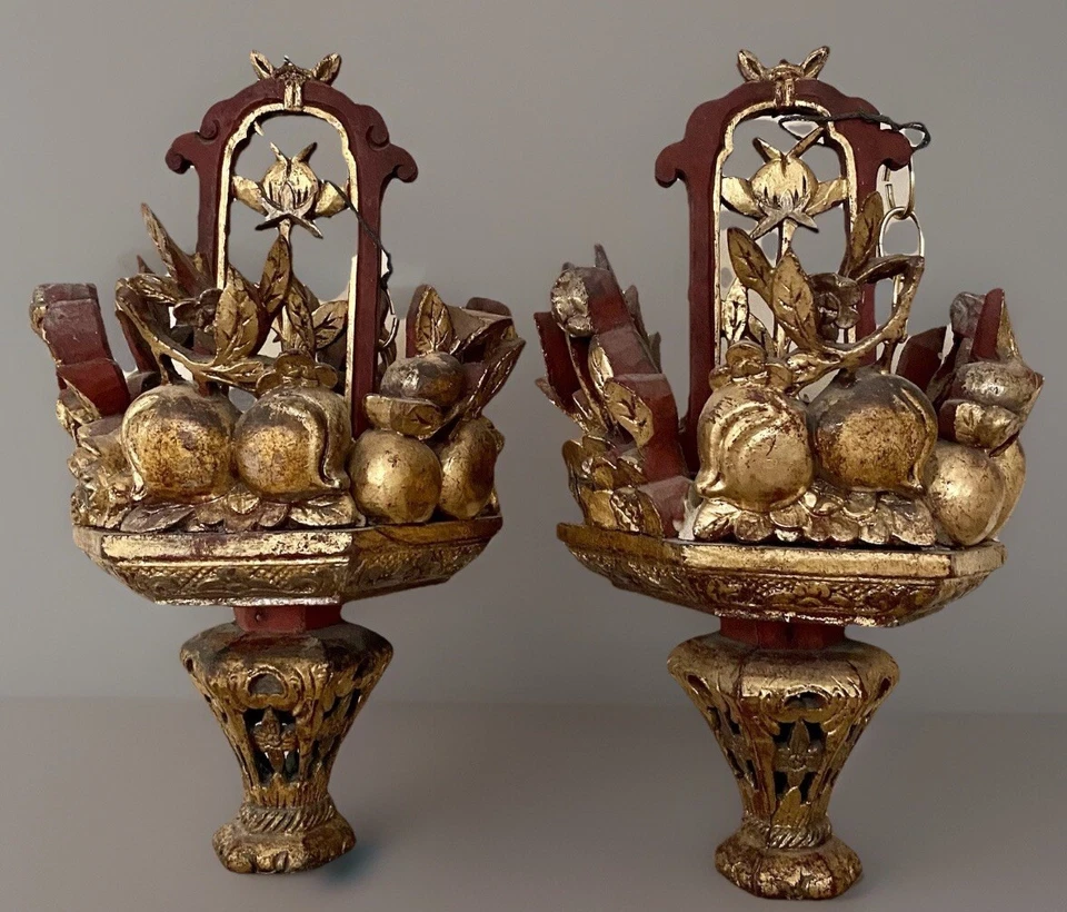 Par de linternas antiguas chinas de madera dorada con motivo de fruta siglo XIX Foto 2 de 4