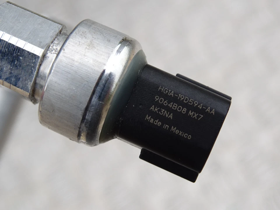 Durite climatisation Ford Mustang Bullitt MK6, VI, 5.0l V8, réf : JR3B-19972-EA - Photo 3/3