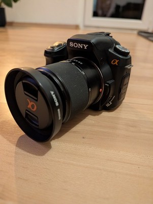 Sony Alpha 200 Spiegelreflexkamera mit Objektiv