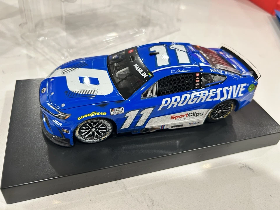 Denny Hamlin 2025 Martinsville Race Win 1-24 Nuevo Sin Abrir Foto 2 de 4