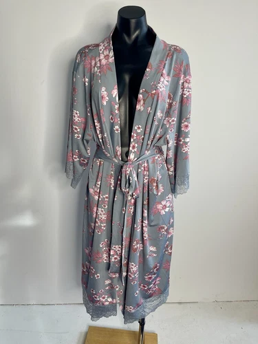 CITY CHIC Zora Floral Robe Grey Plus Size M BNWT [RRP $99.95] - Picture 1 of 11