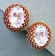 1081 / Clip Earrings