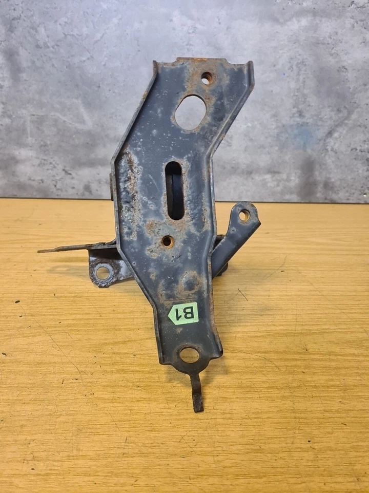 2016 TOYOTA YARIS MK3 1.3 PETROL 1NRFE PASSENGER FRONT ENGINE TOP MOUNT - Image 2 of 4