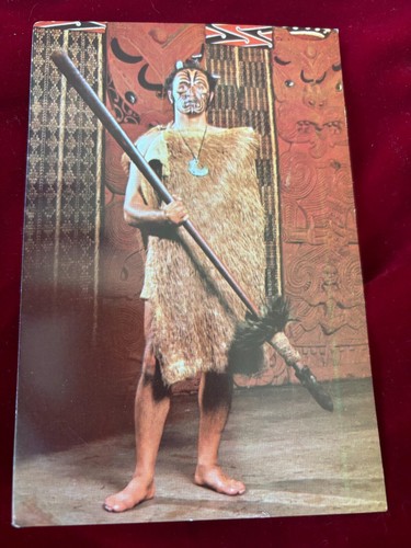 Auckland War Memorial Museum Neuseeland Maori Kleidung nicht verschickt Vintage Postkarte - Bild 1 von 2