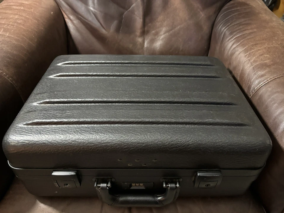 Estuche de herramientas negro resistente Chicago Case Company 18” x 13” x 8” con insertos EE. UU. Foto 4 de 4