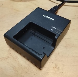 Genuine Canon LC-E10E Camera Mains Power Battery Charger with UK Plug Lead