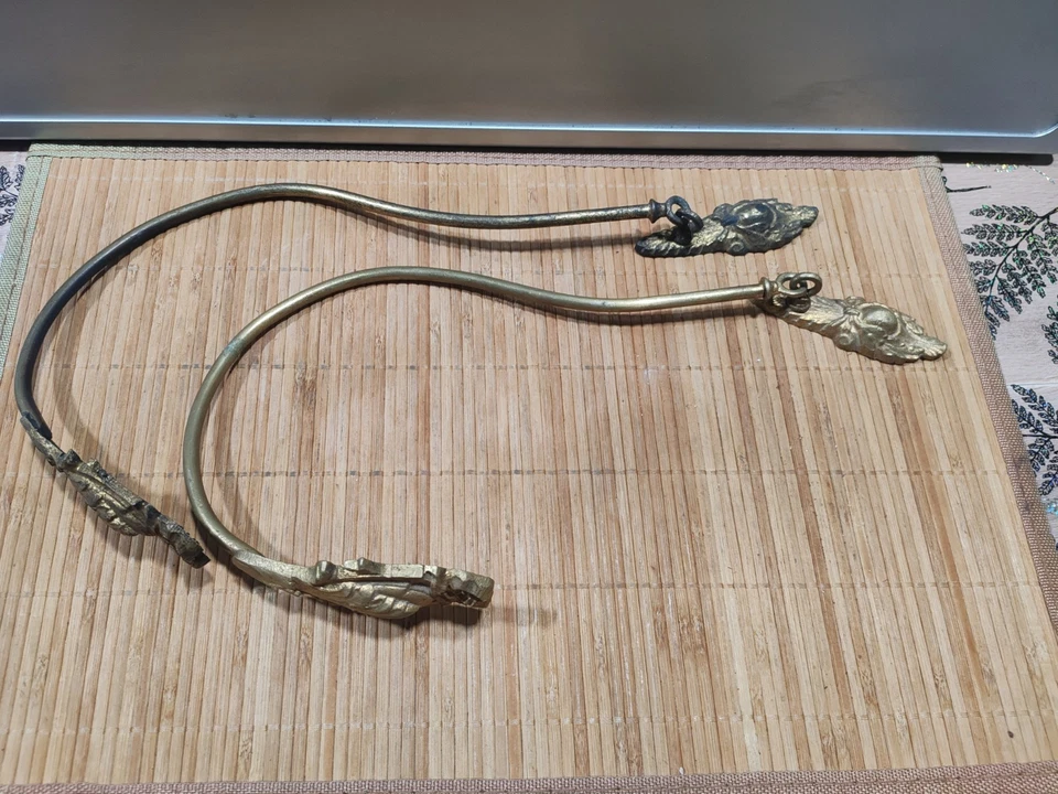 Jolis  Ancienne paires embrasse à rideaux en bronze A Saisir  - Photo 2/4